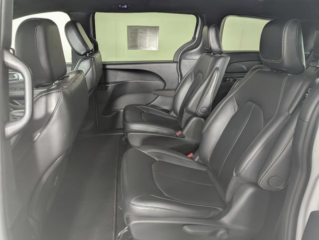 Used 2024 Chrysler Pacifica Limited FWD image 21