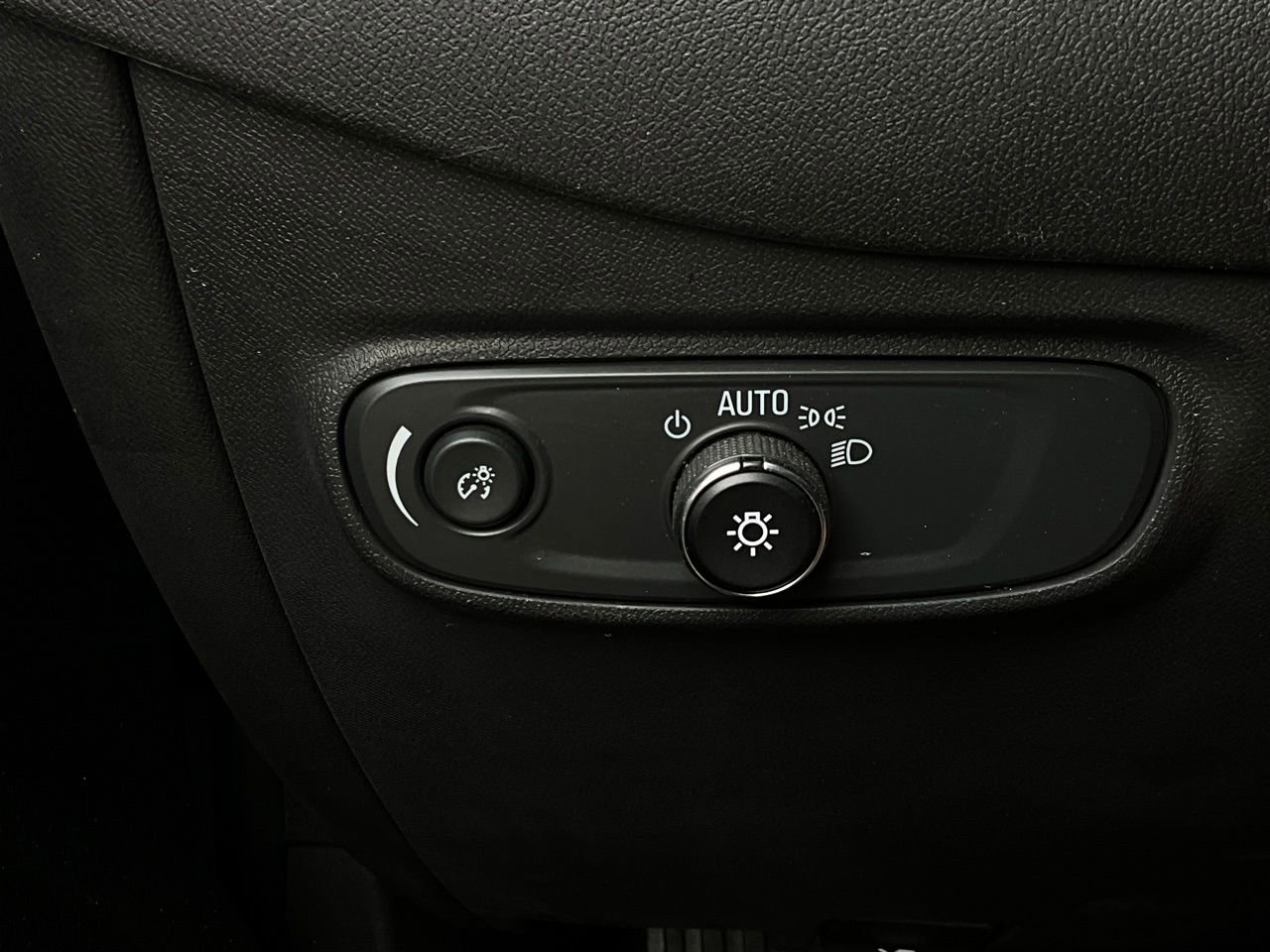 Used 2024 Chevrolet Equinox LS w/ Driver Confidence II Package image 21