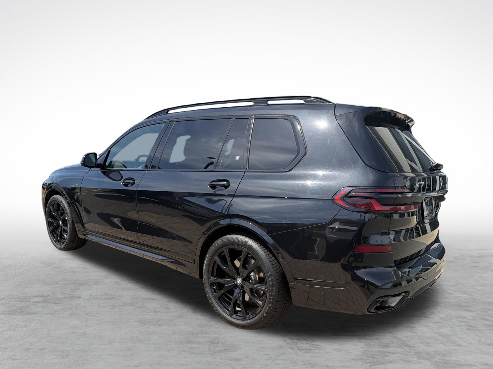 Used 2025 BMW X7 xDrive40i w/ Executive Package image 3