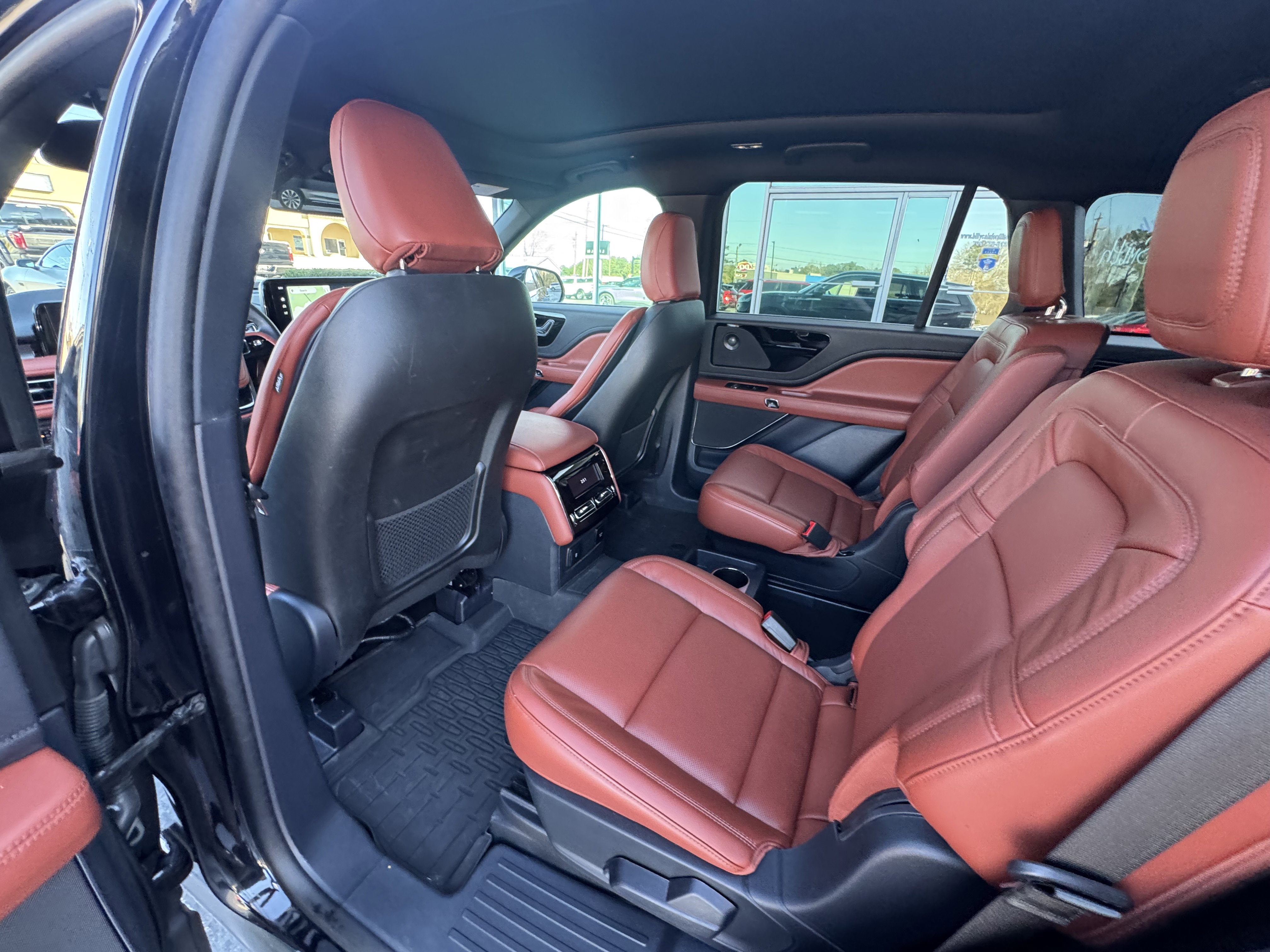Used 2025 Lincoln Aviator Reserve w/ Illumination Package image 9