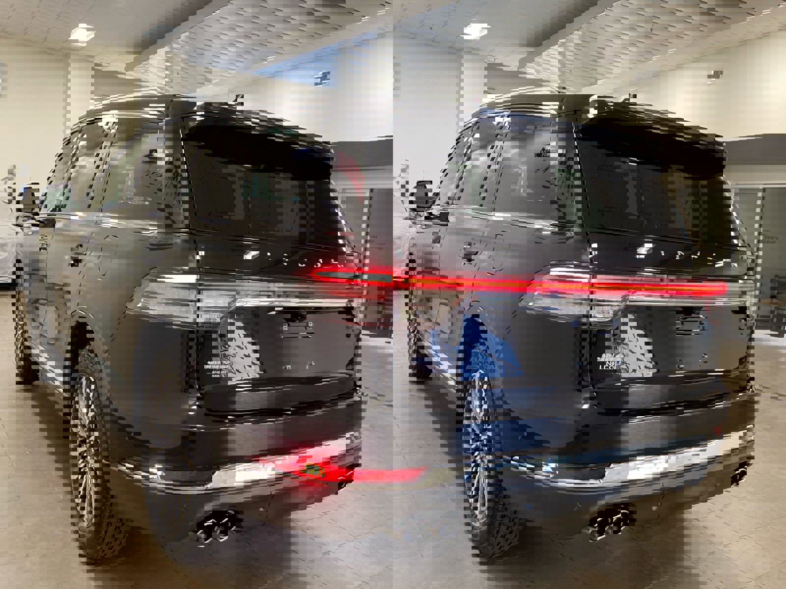 Used 2023 Lincoln Aviator Reserve w/ Equipment Group 201A image 5