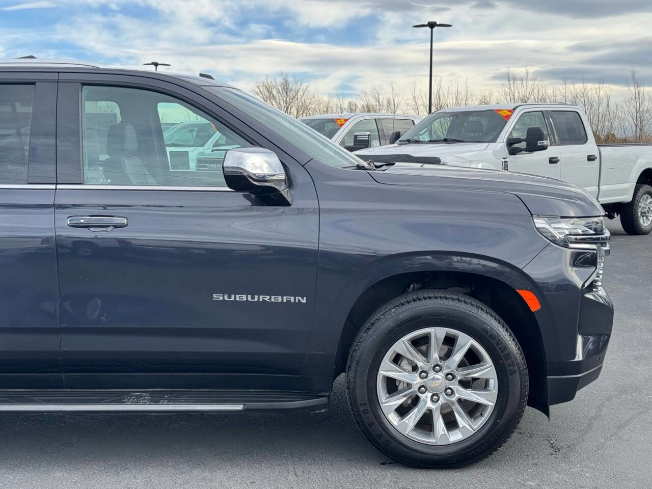 Used 2023 Chevrolet Suburban Premier image 4