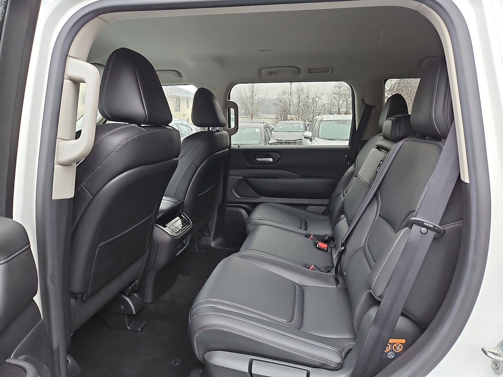 Certified 2025 Nissan Armada SV image 9