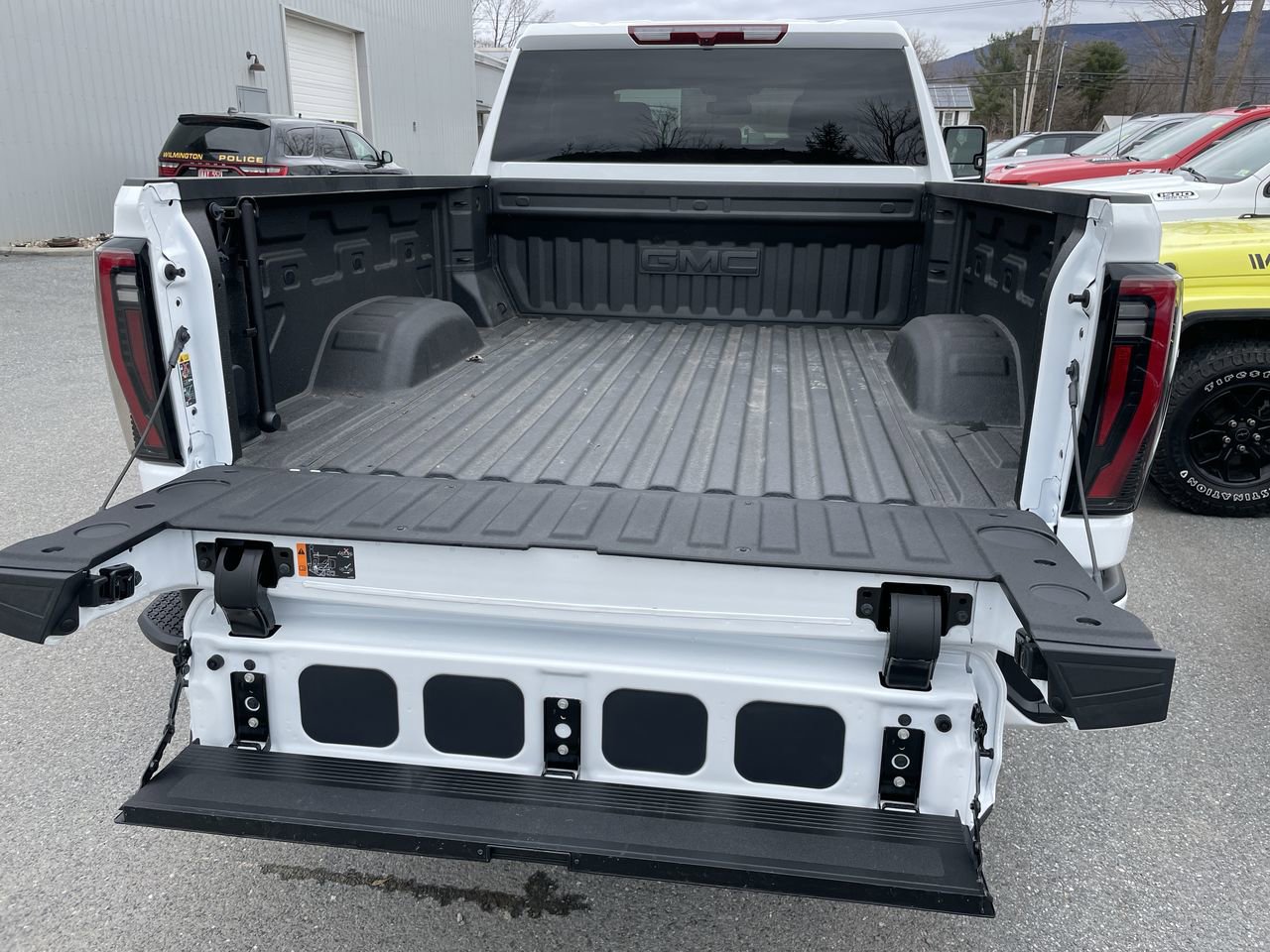 Used 2025 GMC Sierra 2500 AT4 AWD/4WD image 39