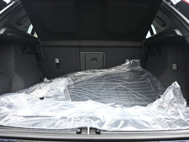 New 2026 Volvo XC40 B5 Ultra w/ Protection Package Premier AWD/4WD image 32