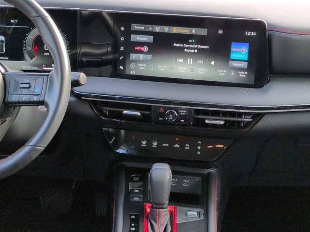 Used 2025 Nissan Kicks SR FWD image 17