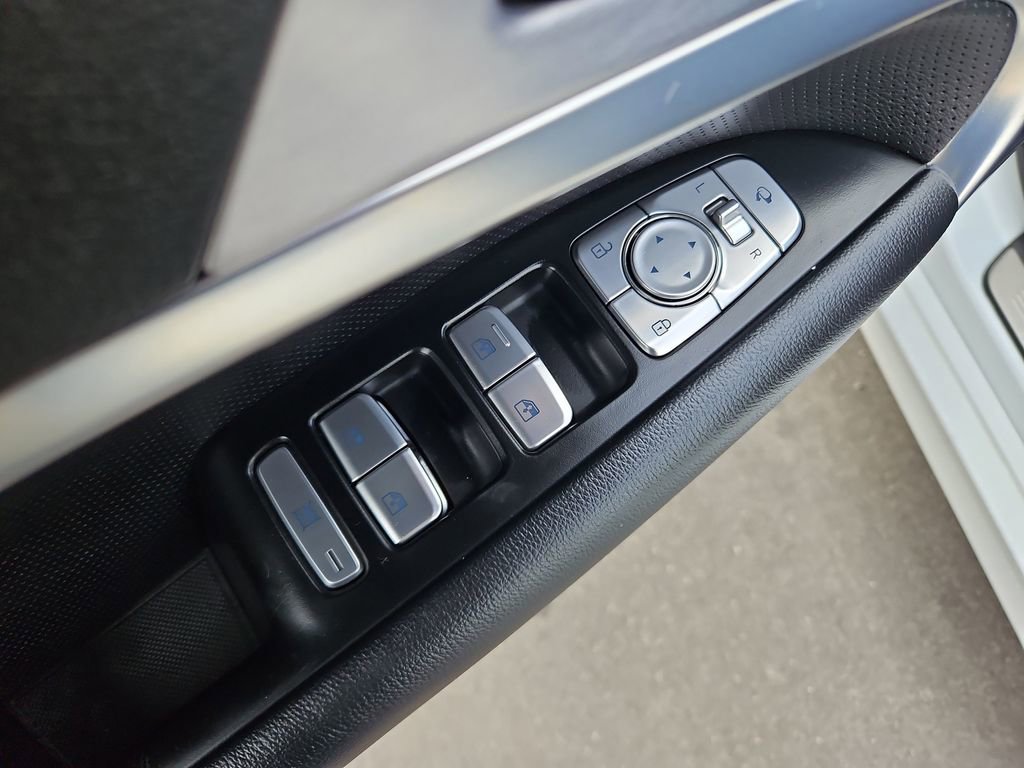 Used 2021 Genesis G70 3.3T image 29