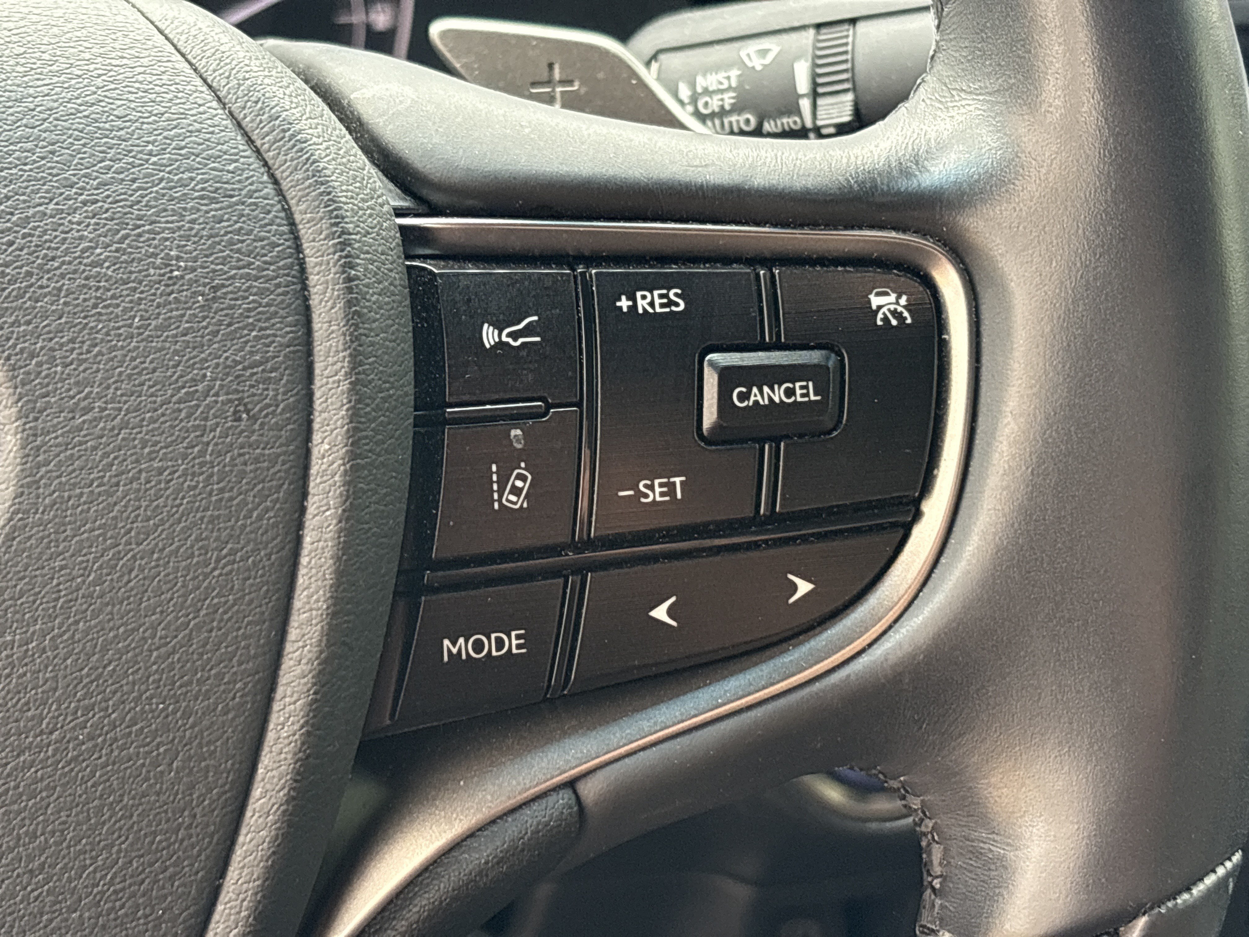 Certified 2022 Lexus ES 300h w/ Accessory Package FWD image 20