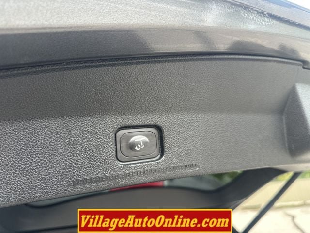 Used 2016 Ford Explorer XLT w/ Equipment Group 201A AWD/4WD image 36