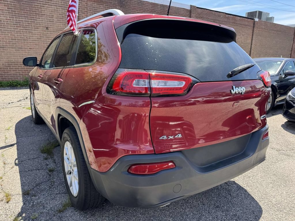 Used 2016 Jeep Cherokee Latitude AWD/4WD image 10