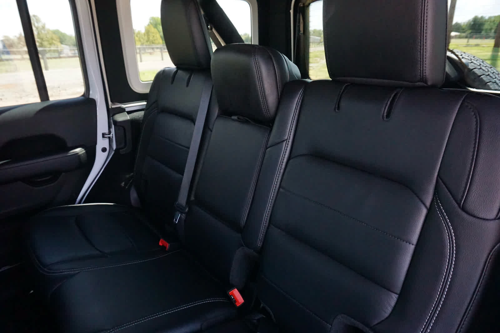 Used 2021 Jeep Wrangler Unlimited Sahara AWD/4WD image 33