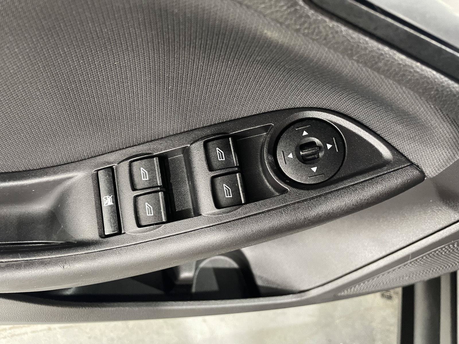 Certified 2018 Ford Focus SE FWD image 19