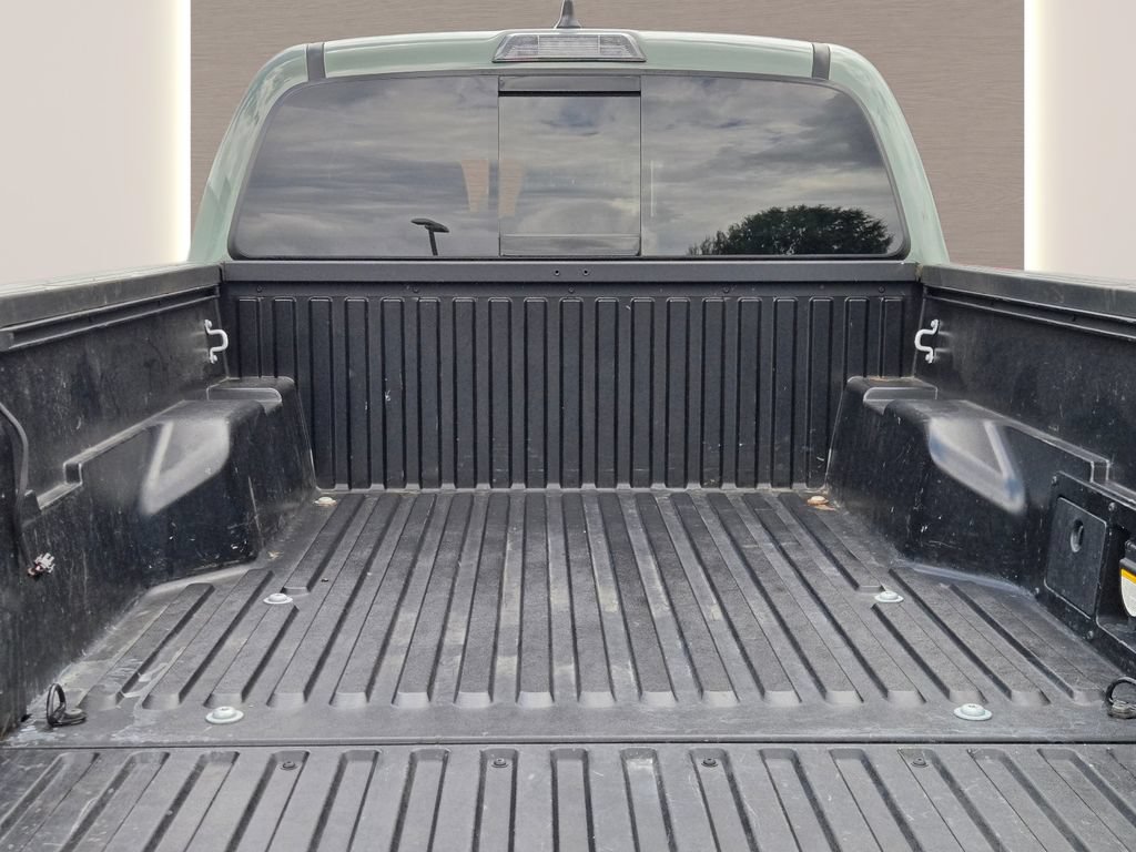 Used 2022 Toyota Tacoma TRD Off-Road w/ Technology Package AWD/4WD image 13