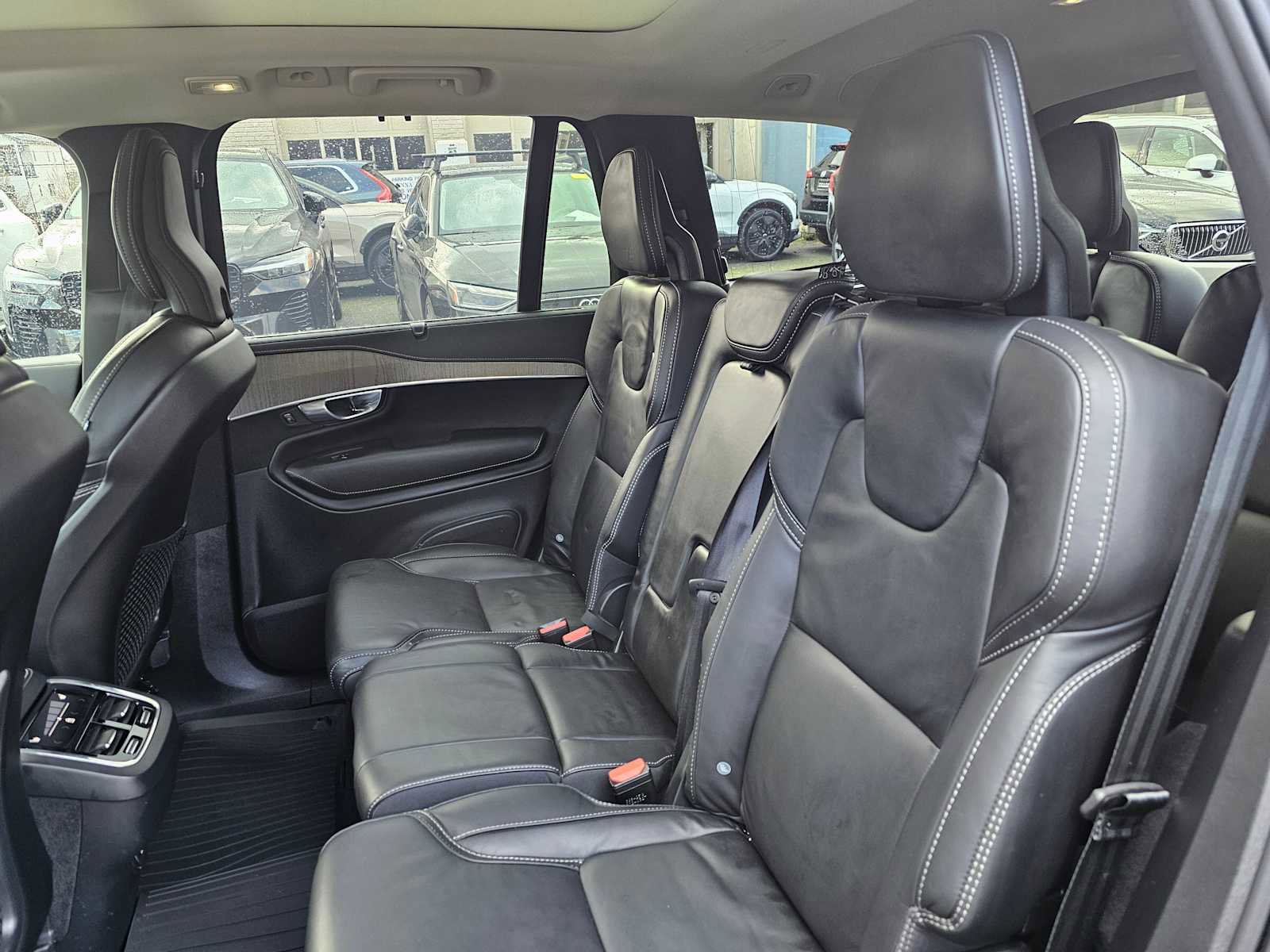 Certified 2024 Volvo XC90 B6 Ultimate w/ Protection Package Premier image 27