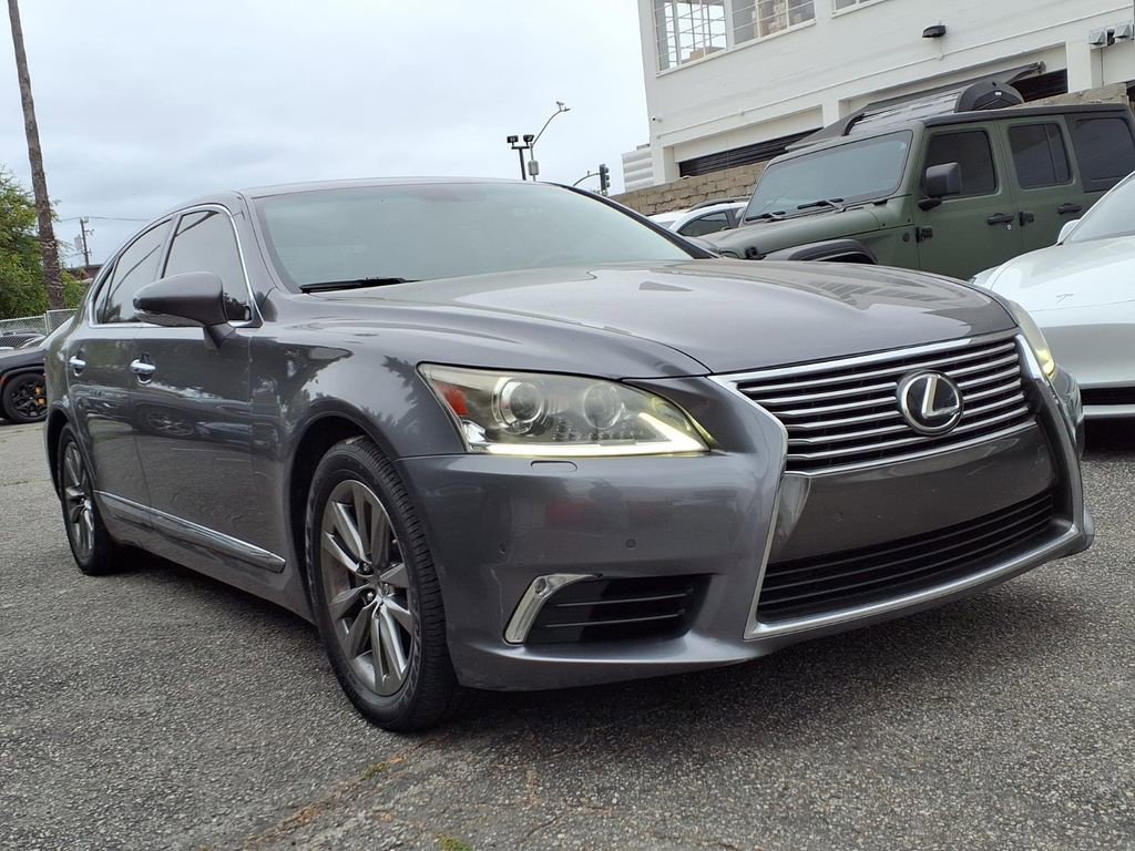 Used 2013 Lexus LS 460 w/ Comfort Pkg RWD image 3