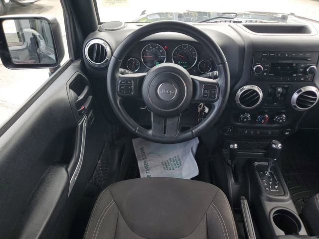 Certified 2017 Jeep Wrangler Unlimited Sahara w/ Connectivity Group AWD/4WD image 15