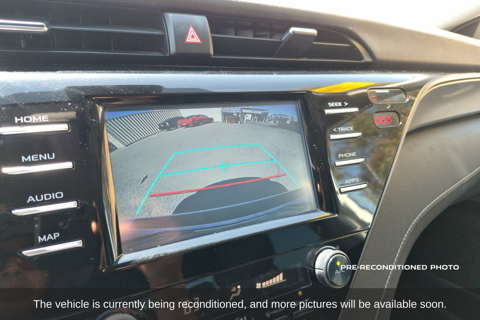 Used 2019 Toyota Camry SE w/ Carpet Mat Package FWD image 17
