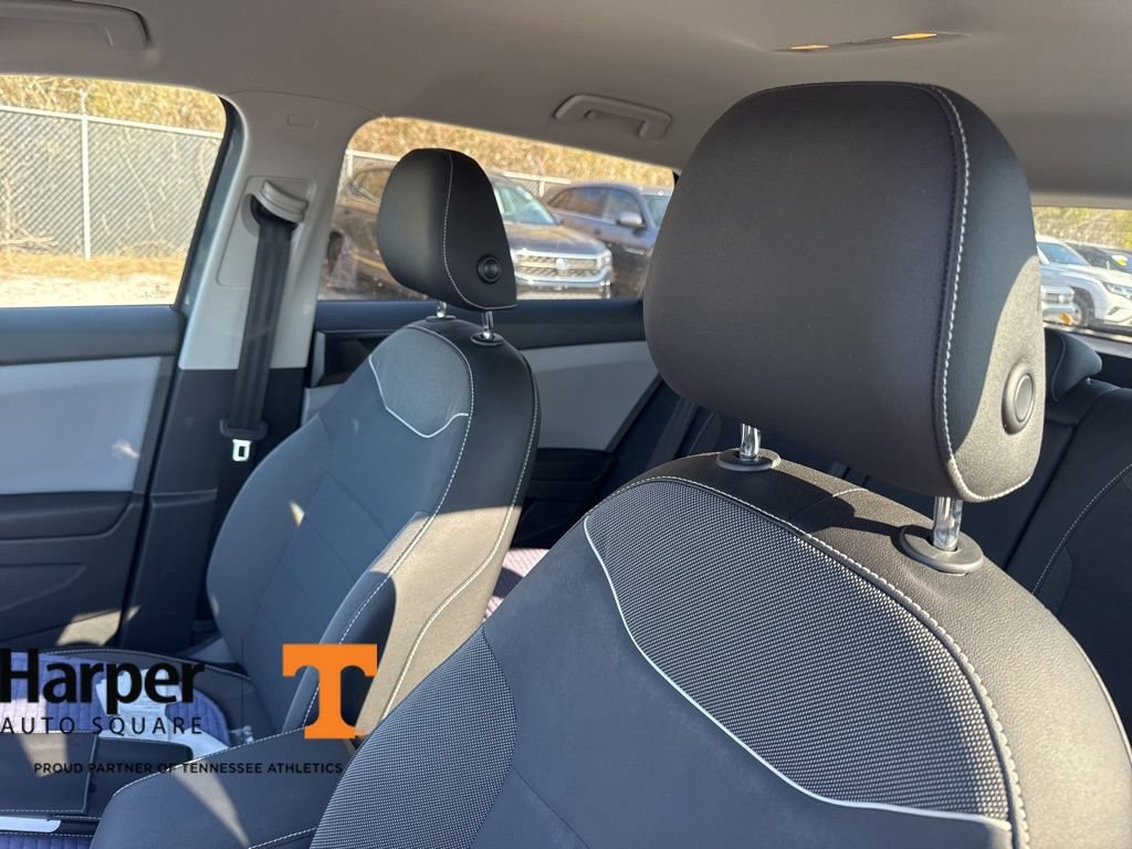 Used 2023 Volkswagen Taos SE w/ Black Wheel Package image 11