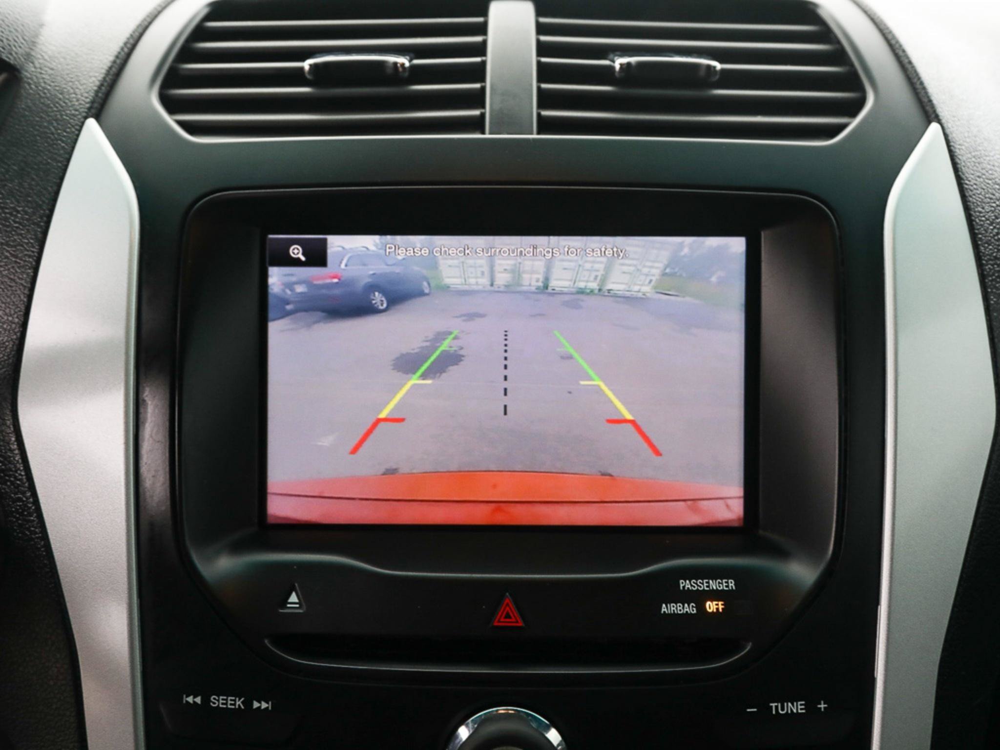 Used 2014 Ford Explorer XLT w/ Equipment Group 202A FWD image 18