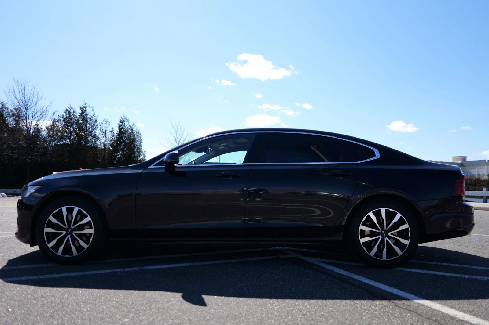 Used 2021 Volvo S90 T6 Momentum image 5