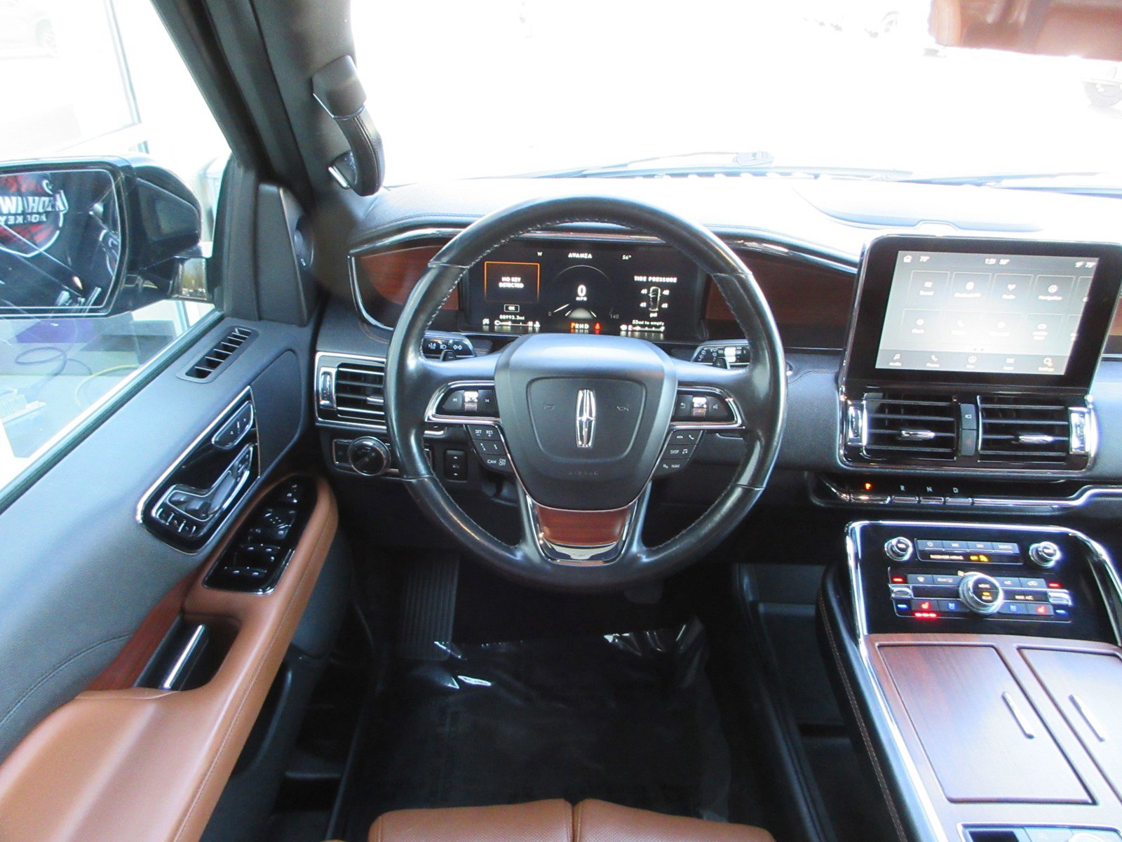 Used 2021 Lincoln Navigator Reserve w/ Cargo Convenience Package image 34