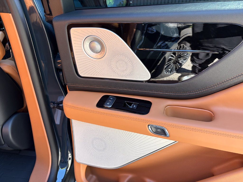 New 2027 Lincoln Aviator Black Label AWD/4WD image 31