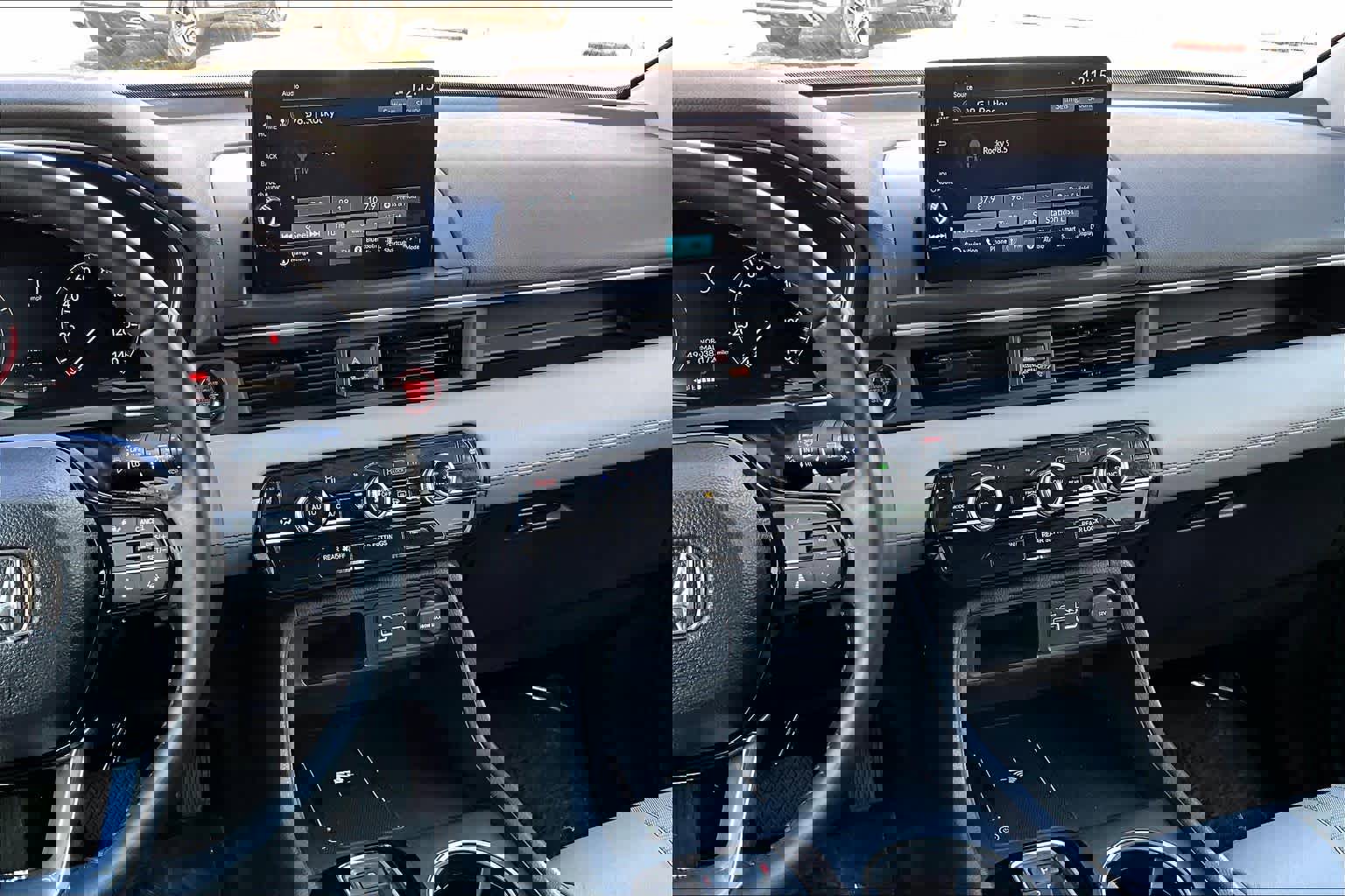 Used 2023 Honda Pilot Touring image 7