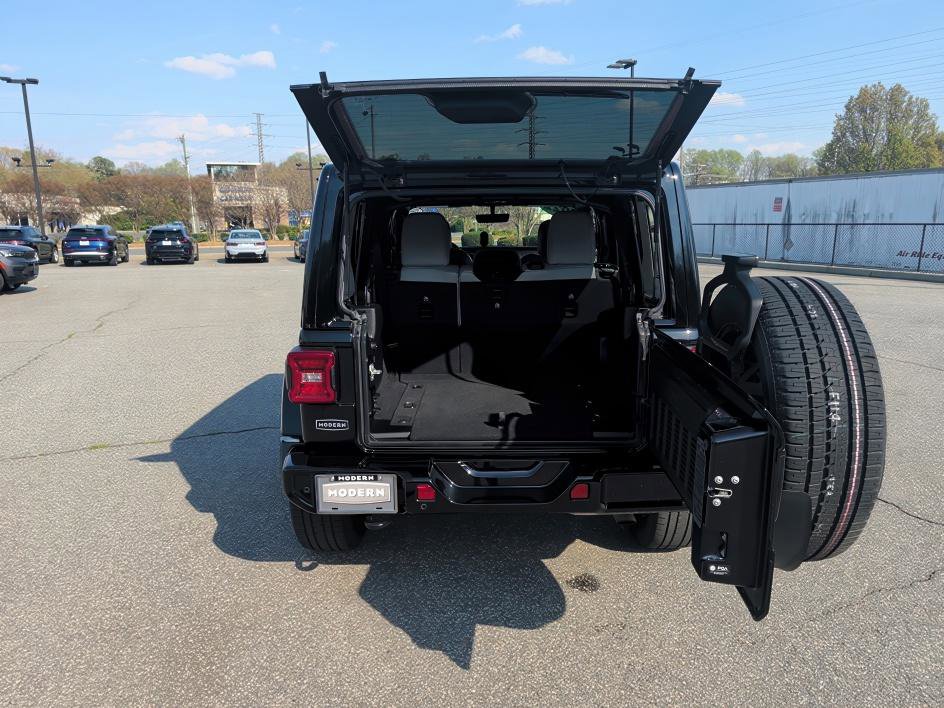 Used 2022 Jeep Wrangler Unlimited Sahara image 15