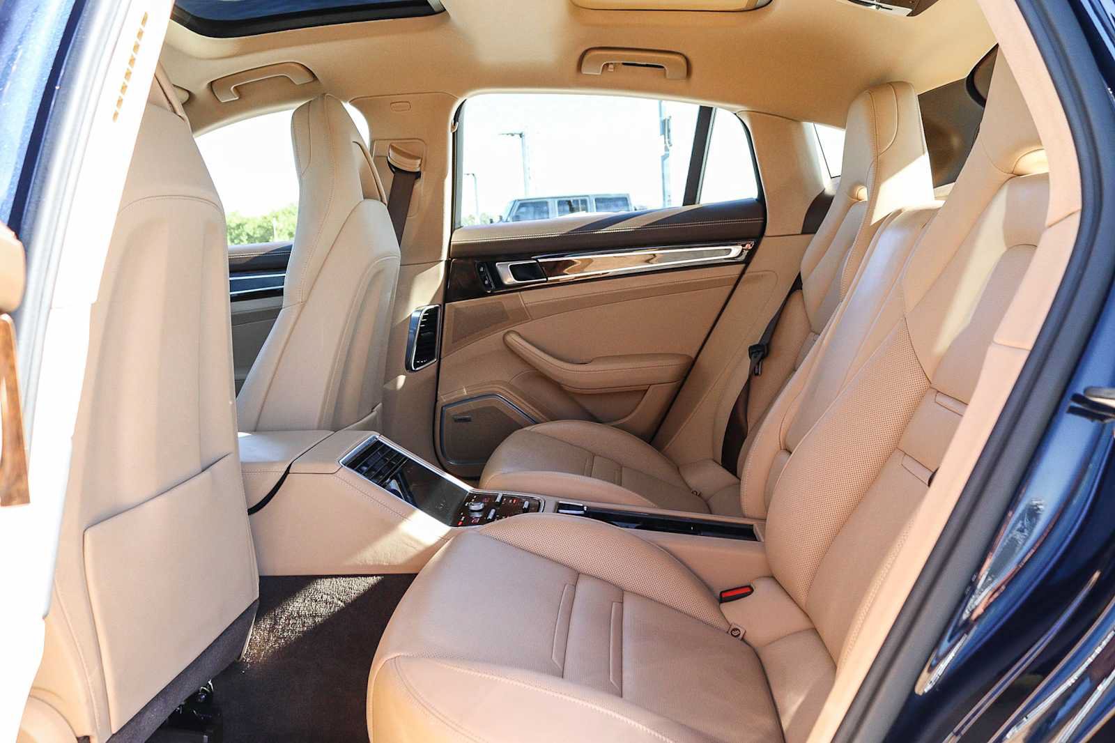Used 2021 Porsche Panamera RWD image 21