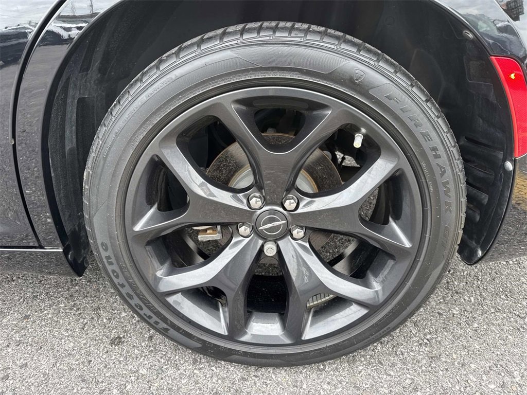 Used 2022 Chrysler 300 Touring w/ Sport Appearance Package image 15