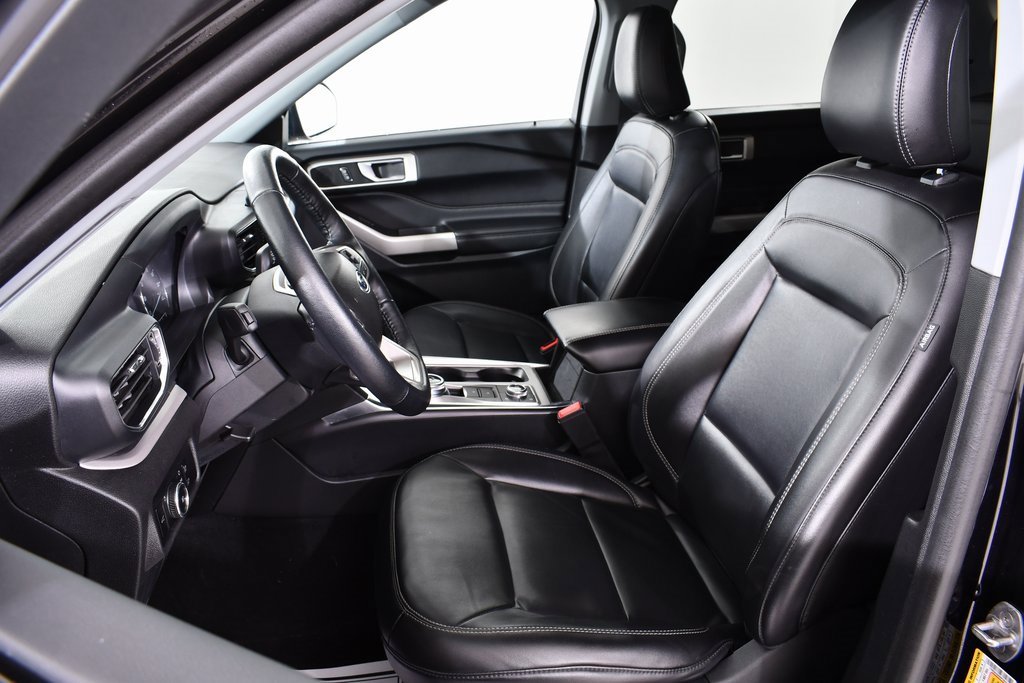 Used 2023 Ford Explorer XLT w/ Equipment Group 202A image 6