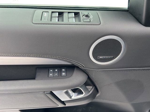 Used 2024 Land Rover Discovery Dynamic SE image 18