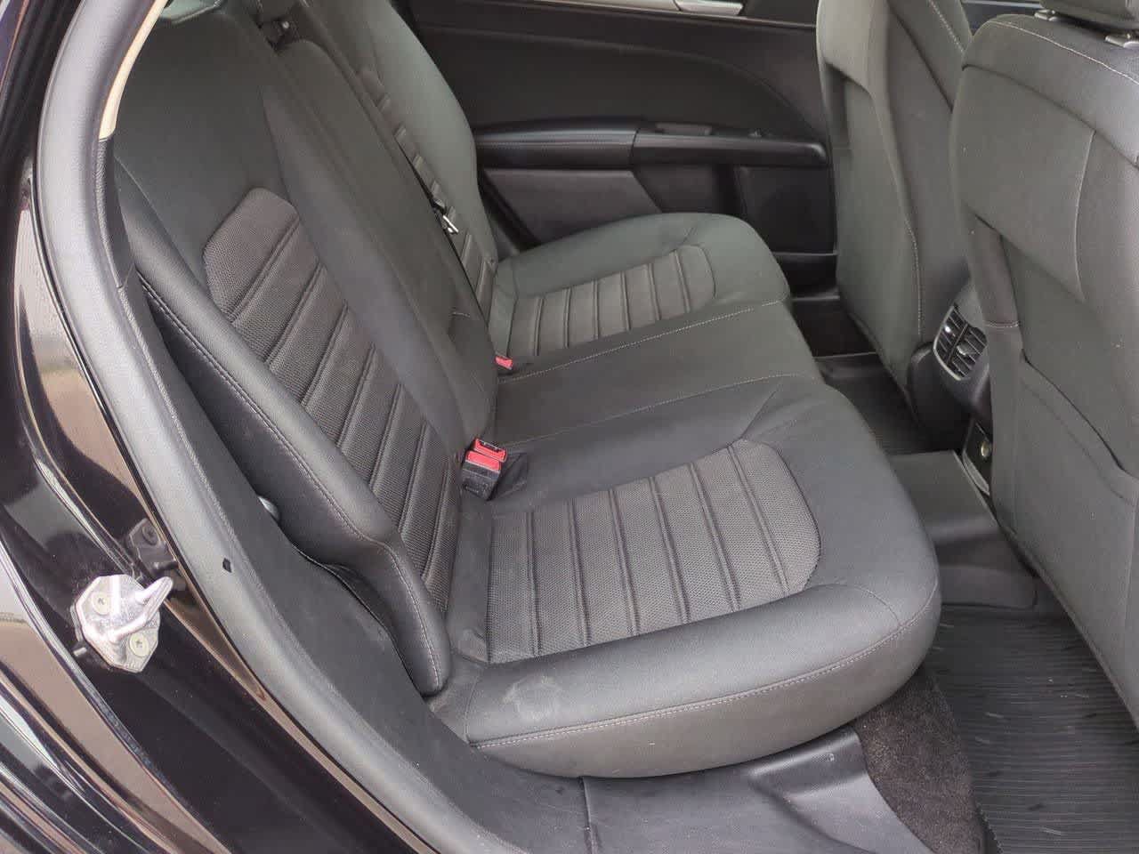 Used 2020 Ford Fusion SE FWD image 20