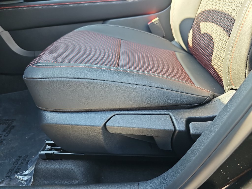 New 2027 Nissan Kicks SR w/ Cold Weather Package FWD image 28