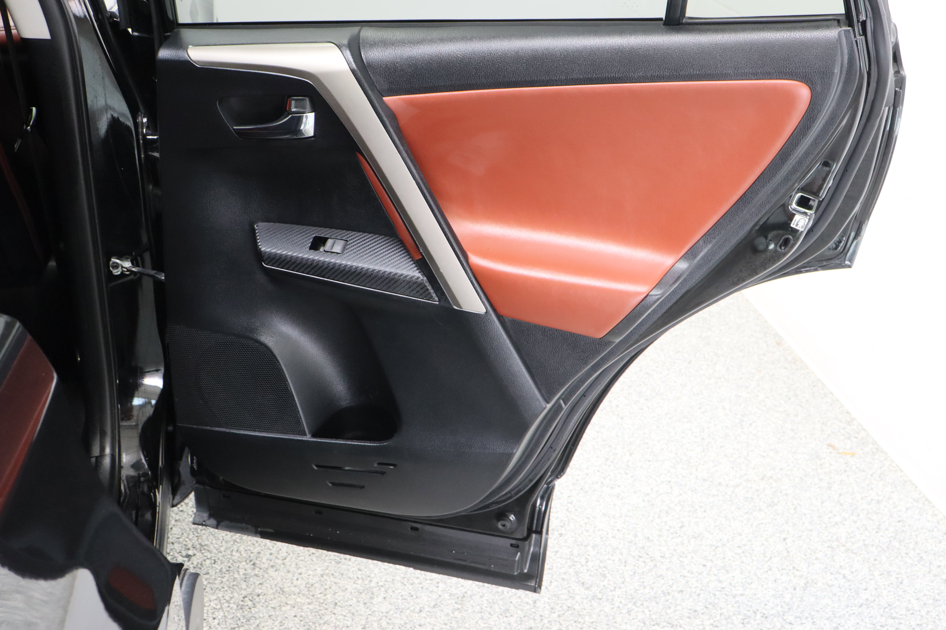 Used 2015 Toyota RAV4 Limited w/ Technology Package FWD image 36