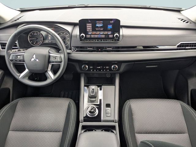 Used 2023 Mitsubishi Outlander ES image 12