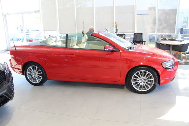 Used 2007 Volvo C70 T5 FWD image 2