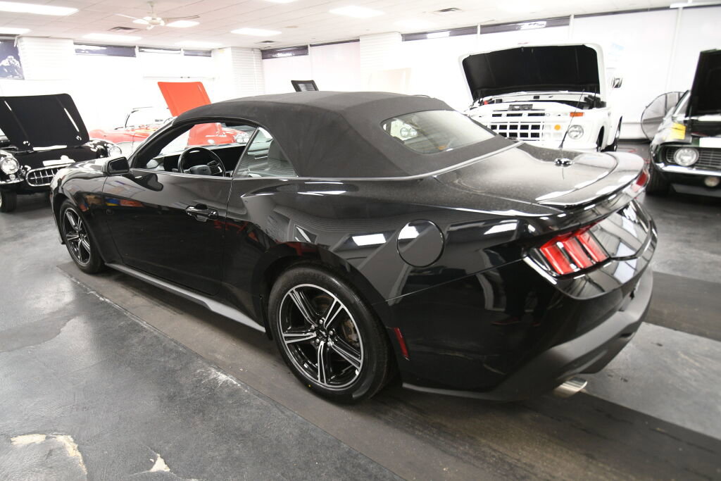 Used 2025 Ford Mustang Premium RWD image 6