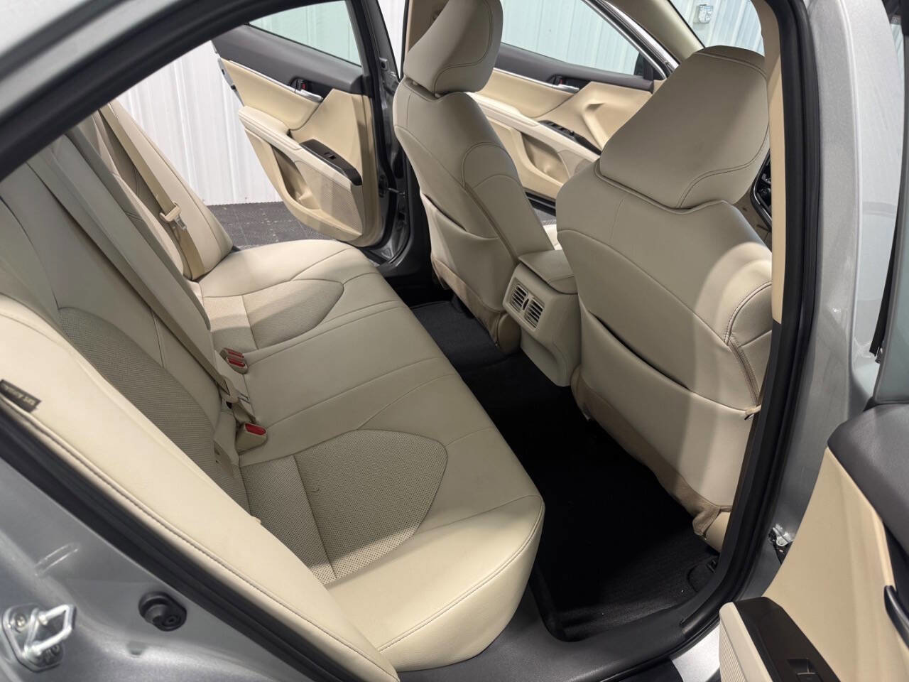 Used 2022 Toyota Camry XLE image 23