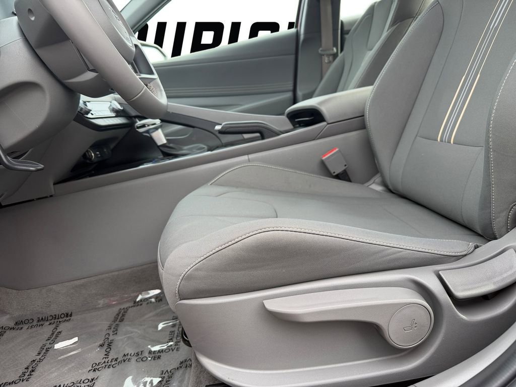 Certified 2025 Hyundai Elantra Sport image 24