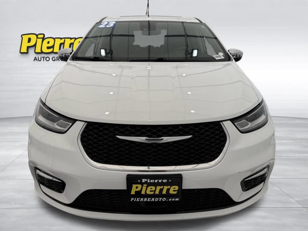 Used 2023 Chrysler Pacifica Limited FWD image 9