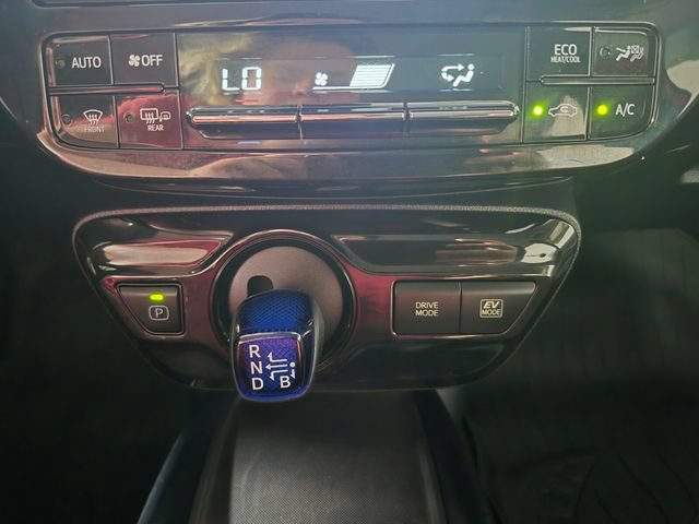Used 2021 Toyota Prius LE AWD/4WD image 26