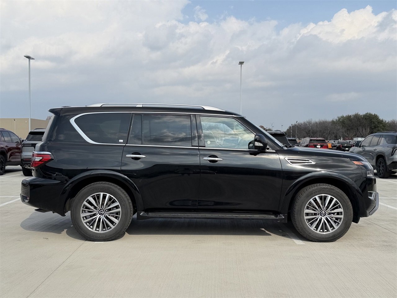 Used 2024 Nissan Armada SL image 3