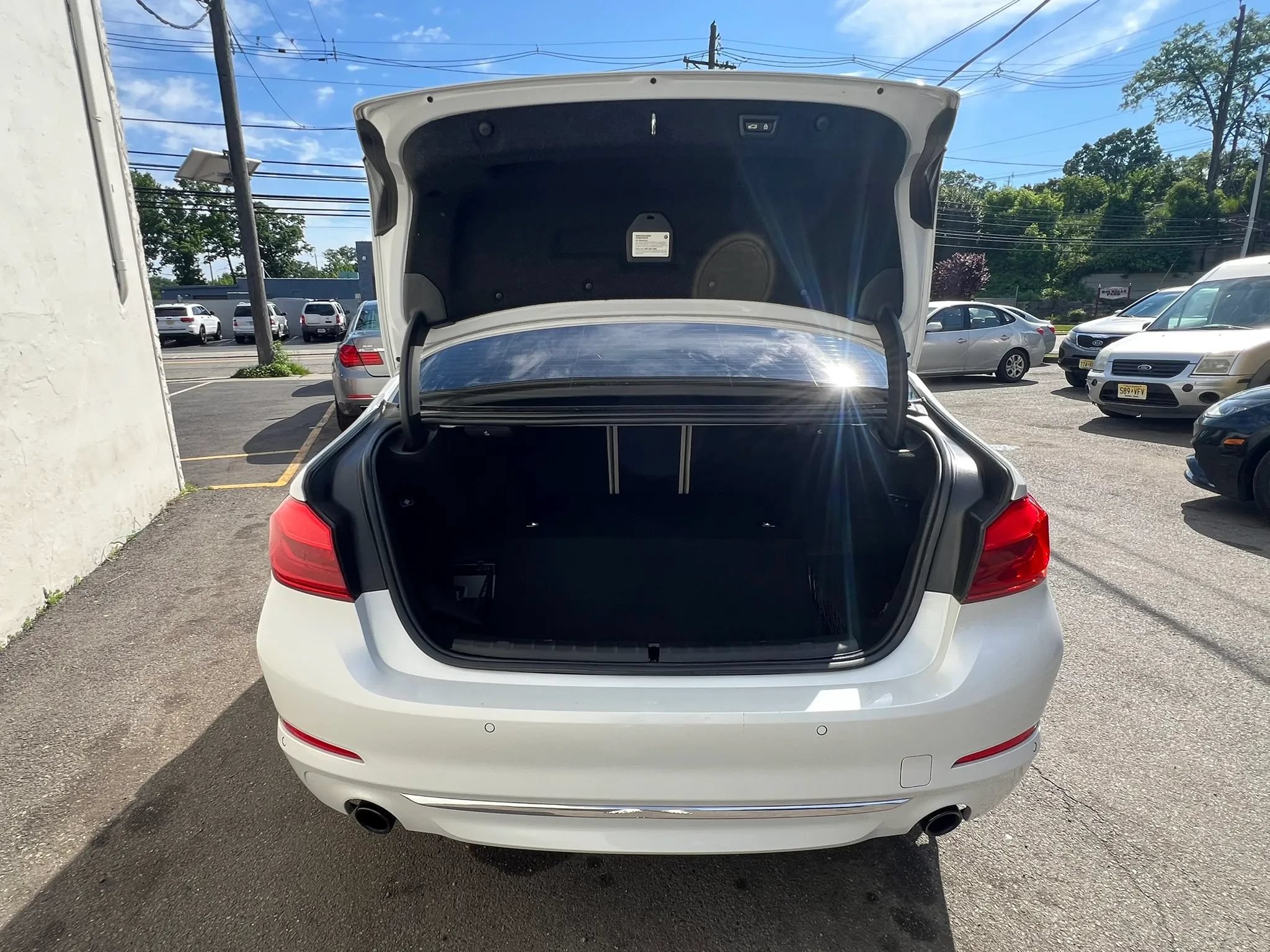 Used 2018 BMW 530e xDrive w/ Premium Package 2 AWD/4WD image 9