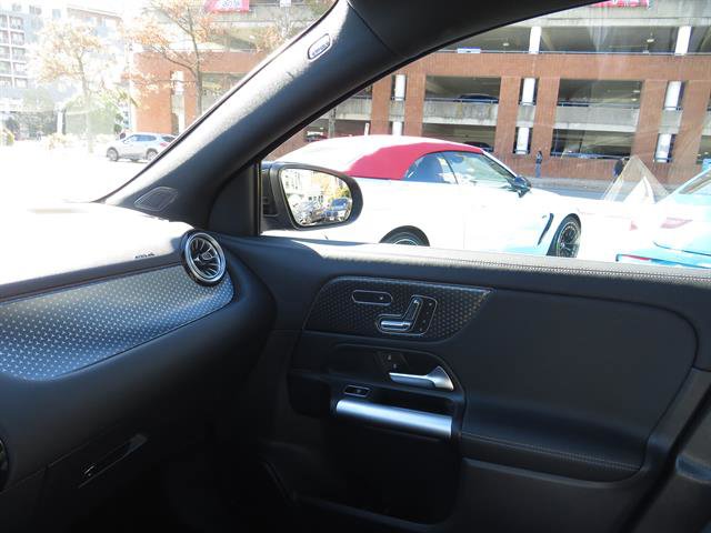 Used 2025 Mercedes-Benz GLA 250 4MATIC image 16