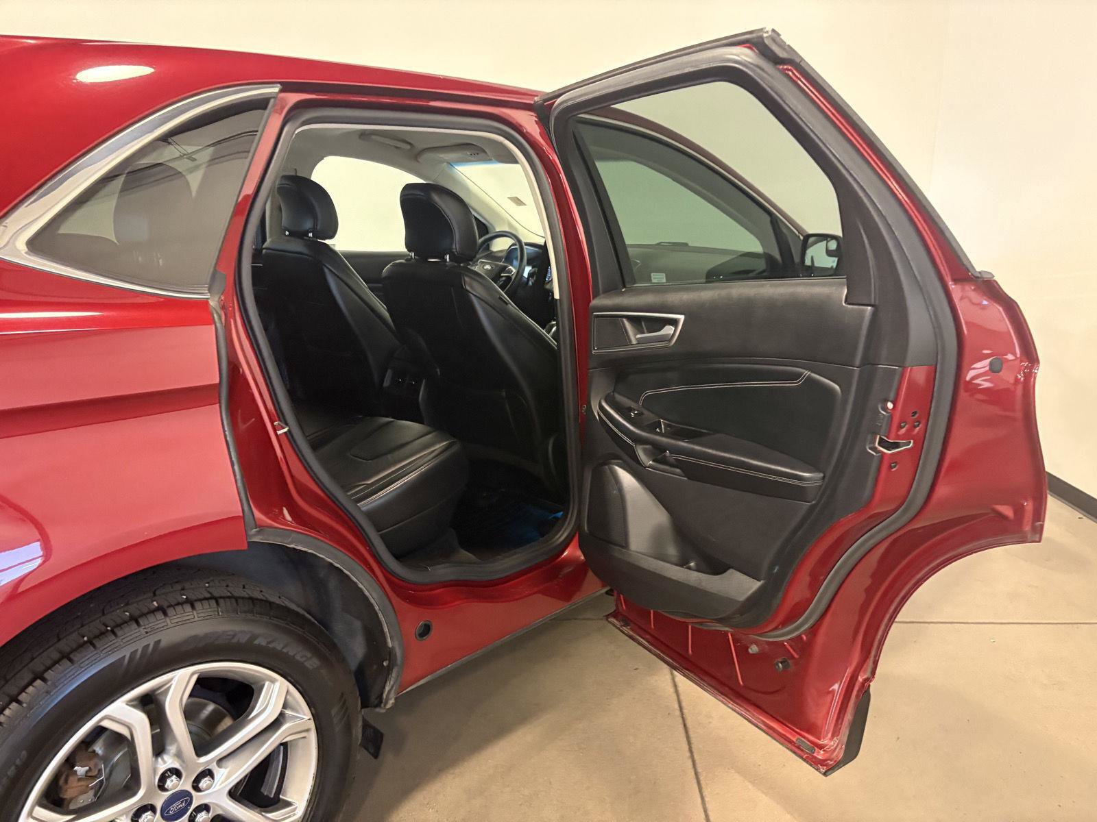 Used 2015 Ford Edge Titanium AWD/4WD image 37