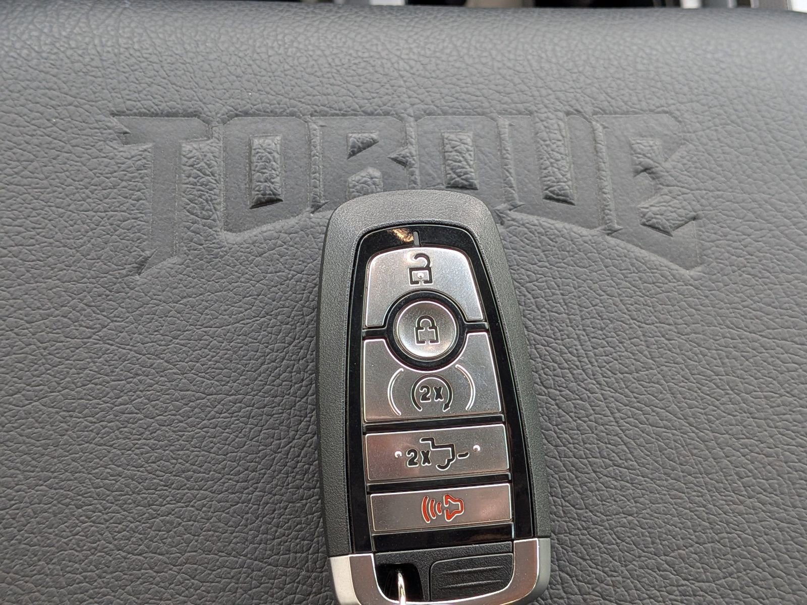 New 2026 Ford F250 Lariat w/ Black Appearance Package image 32