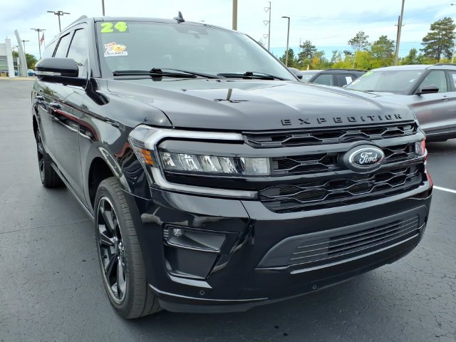 Certified 2024 Ford Expedition Max Limited AWD/4WD image 3