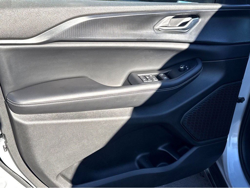 Used 2023 Jeep Grand Cherokee Laredo image 12