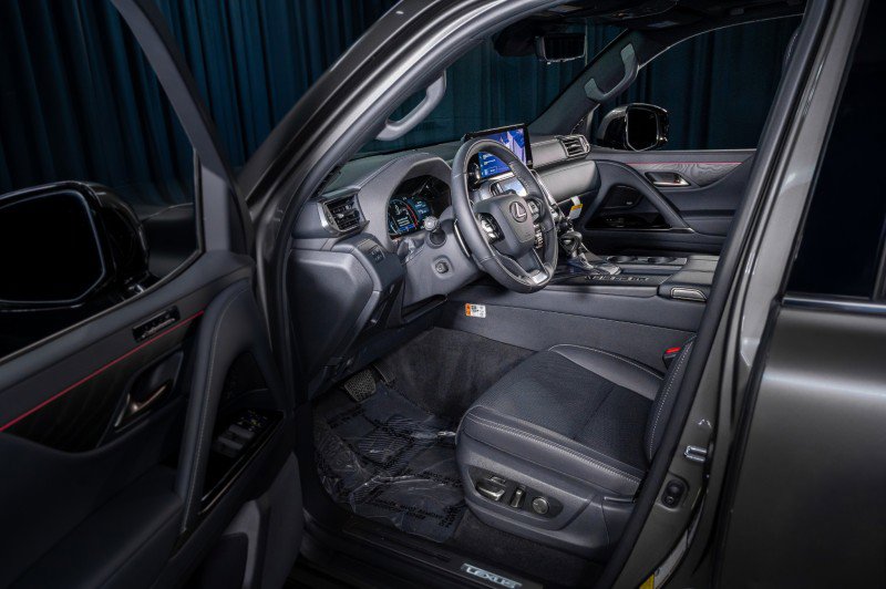 Used 2026 Lexus LX 600 4WD w/ Luxury Package image 11